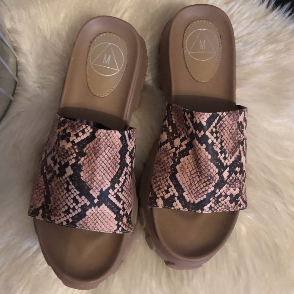 MISSGUIDED animal print sandals size 6